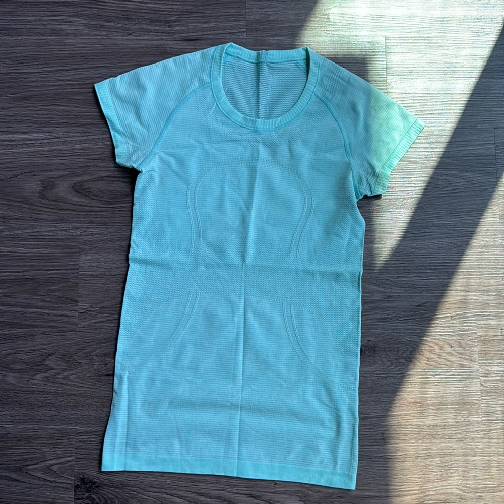 Lululemon t-shirt